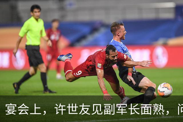 宴会上，许世友见副军长面熟，问：你是不是曾经给我送过烧鸡？